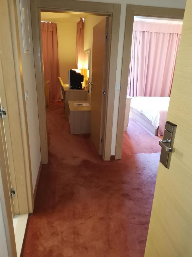 דרבניק Hotel Quercus מראה חיצוני תמונה
