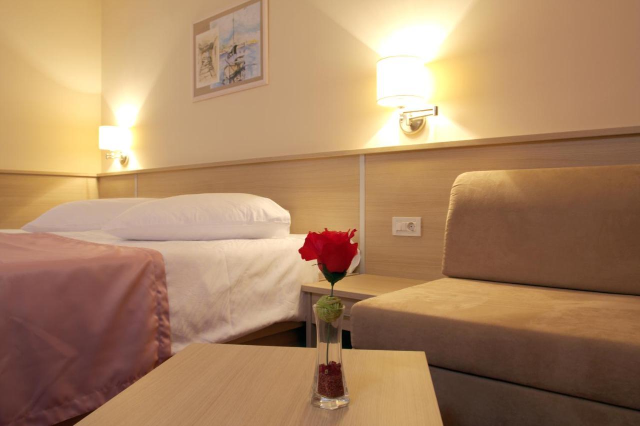 דרבניק Hotel Quercus מראה חיצוני תמונה