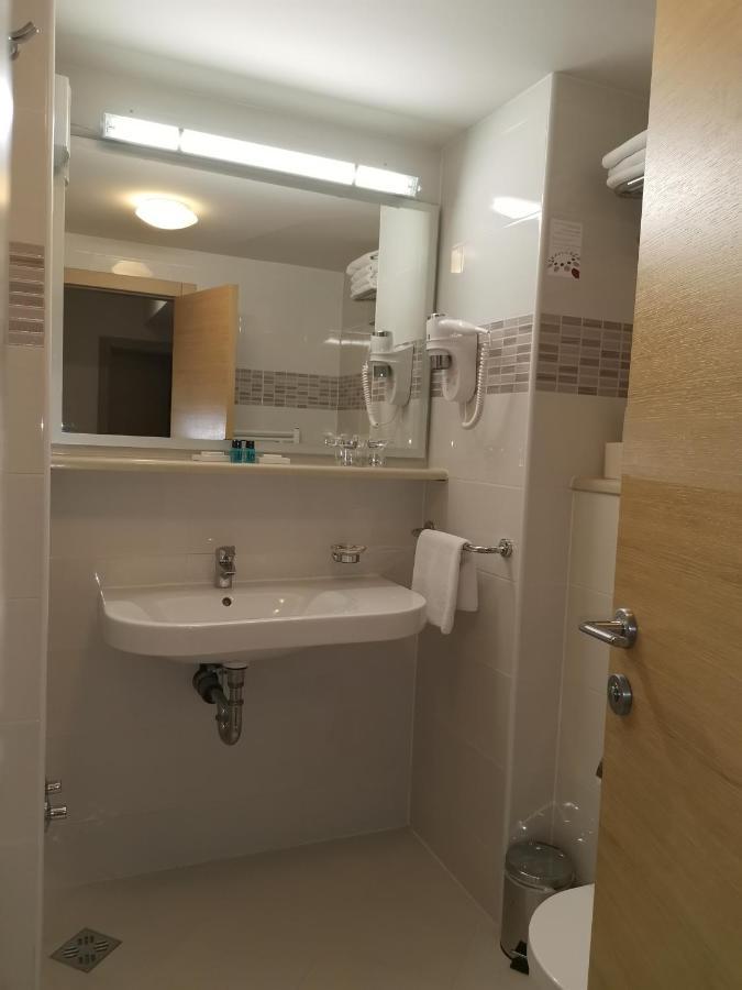 דרבניק Hotel Quercus מראה חיצוני תמונה